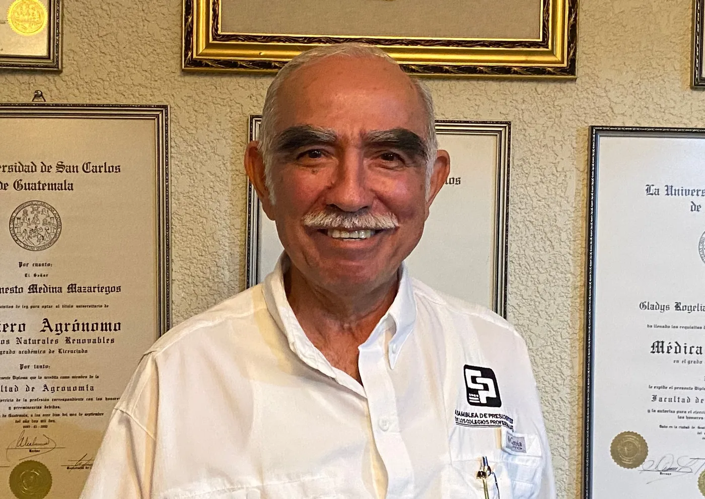 Puede ser una imagen de artes marciales, sonrisas y texto